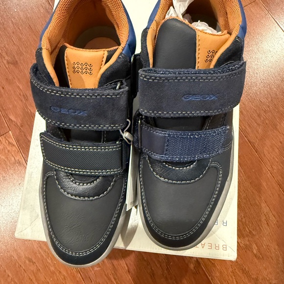 GEOX Size 2 New - Picture 2 of 4